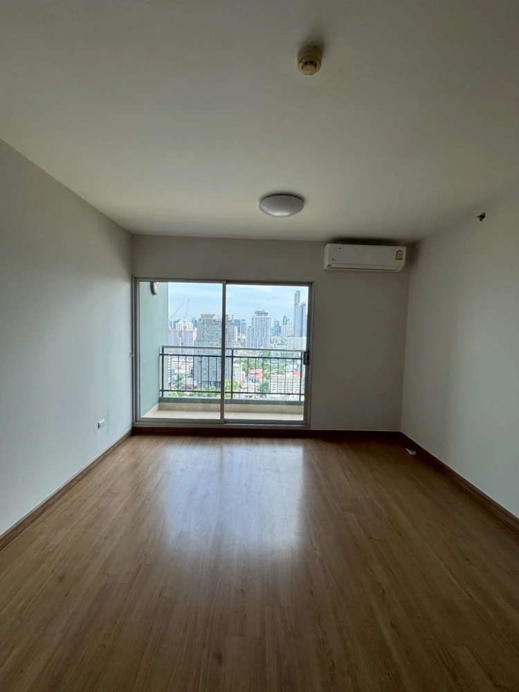 For sale Supalai Park Ekkamai-Thonglor, nice room, good location, comes with large usable area, hurry and reserve now.