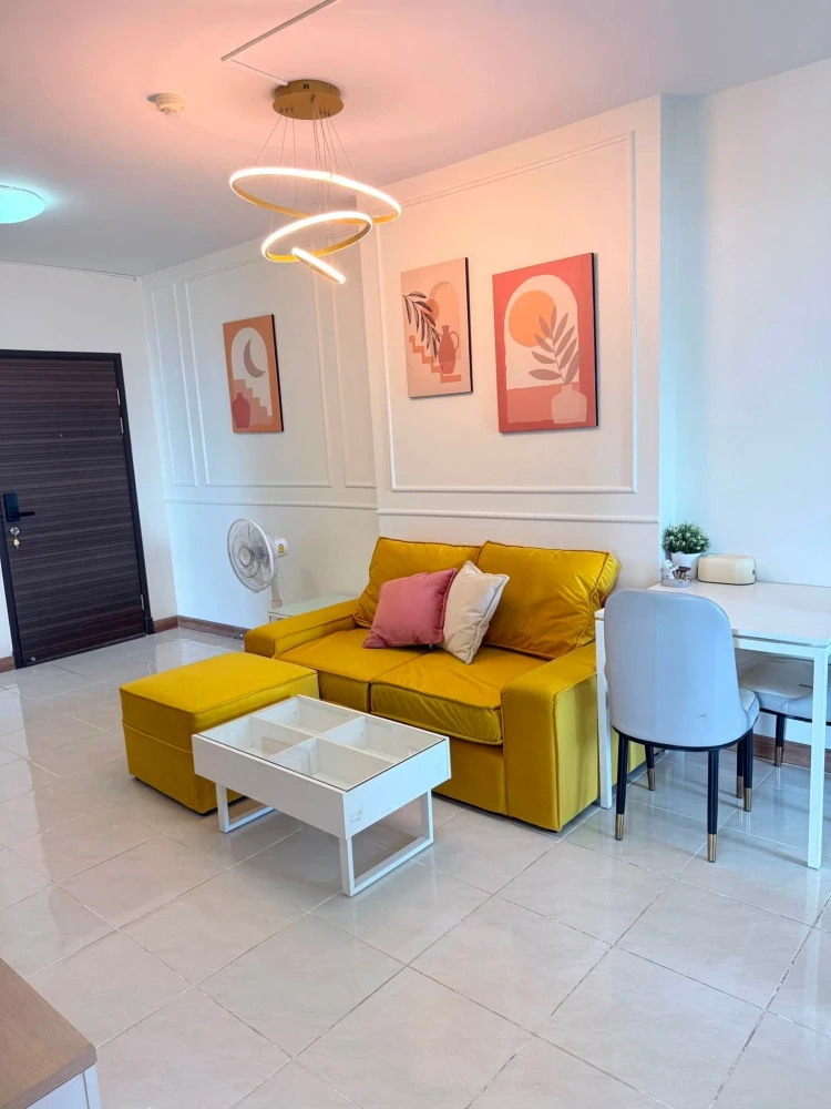 Selling Supalai Park Khaerai Ngamwongwan, large unit, high floor, spacious balcony, excellent condition, ready to move in.
