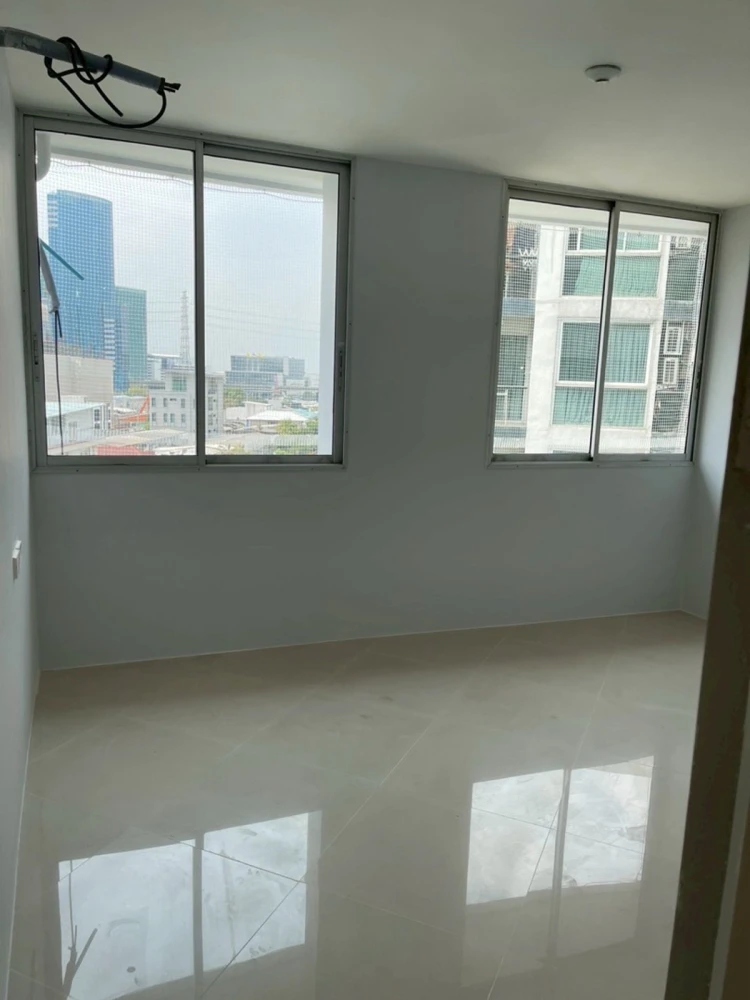 Selling Supalai Park Paholyothin 21, 6th floor, unfurnished unit. Spacious, bright, and airy. Book now! (Urgent sale!)