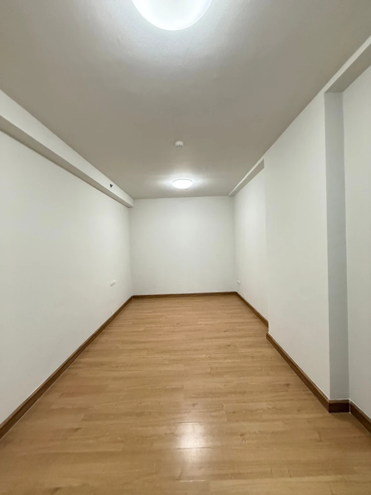 Selling Supalai Park Ratchapruek-Phetkasem, unfurnished unit with spacious living area, great location, and amazing common areas. Book now!