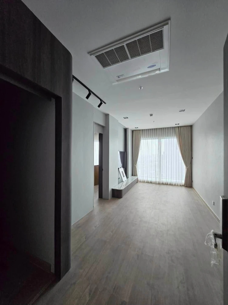Selling Supalai Premier Si Phraya-Sam Yan, large 55 sq.m. unit. Prime city location with a spacious balcony. A must-see!