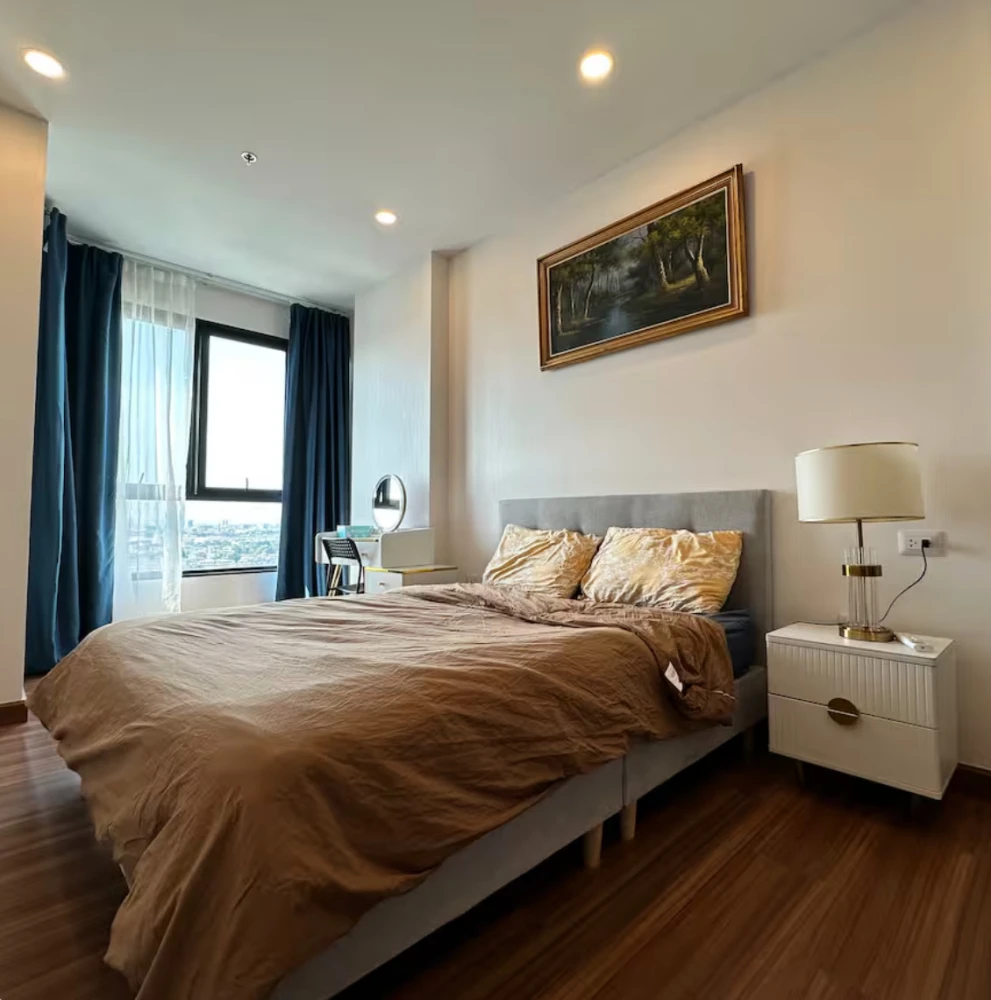 For sale: Fully furnished, inviting unit on the 19th floor at Supalai Premier Charoen Nakhon. Reserve yours now!