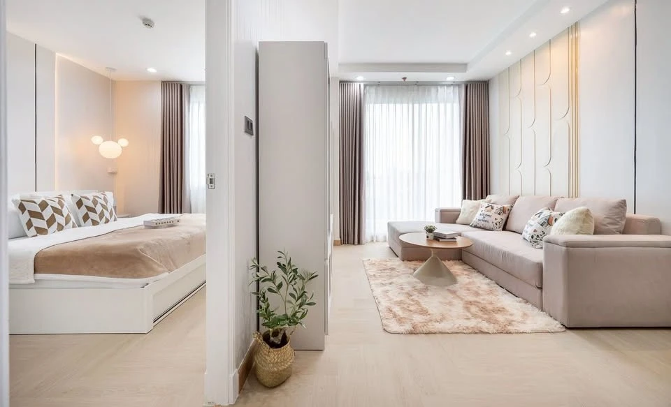 Selling a large 47 sq m Supalai Wellington unit with a spacious living room and unobstructed view from the 6th floor. Fully furnished with appliances,