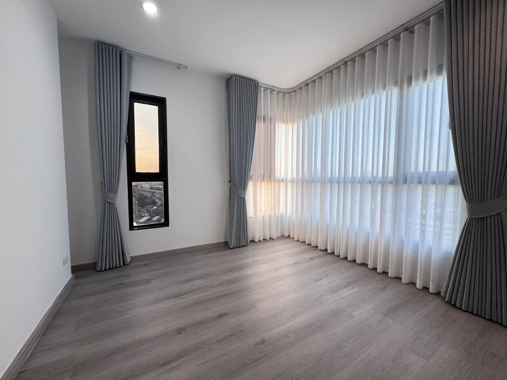 Selling rent TEAL Sathorn-Taksin, corner unit, less crowded, spacious living area, great location, convenient transportation. Book now!