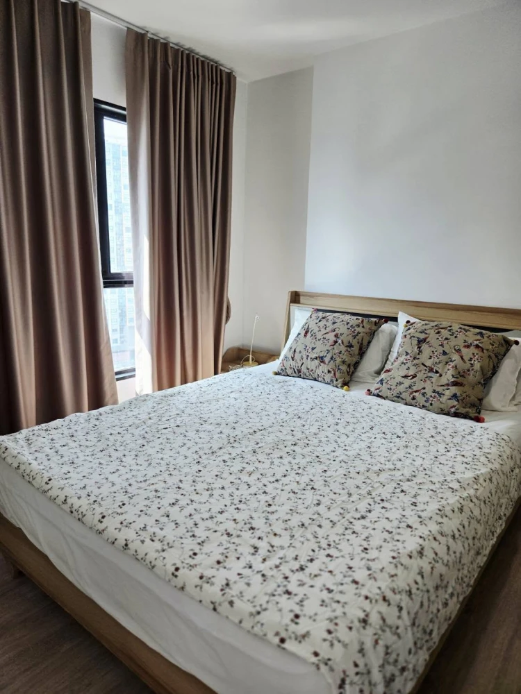 Selling Thana Astoria condo, ready to move in, fully furnished, great location. Book now!