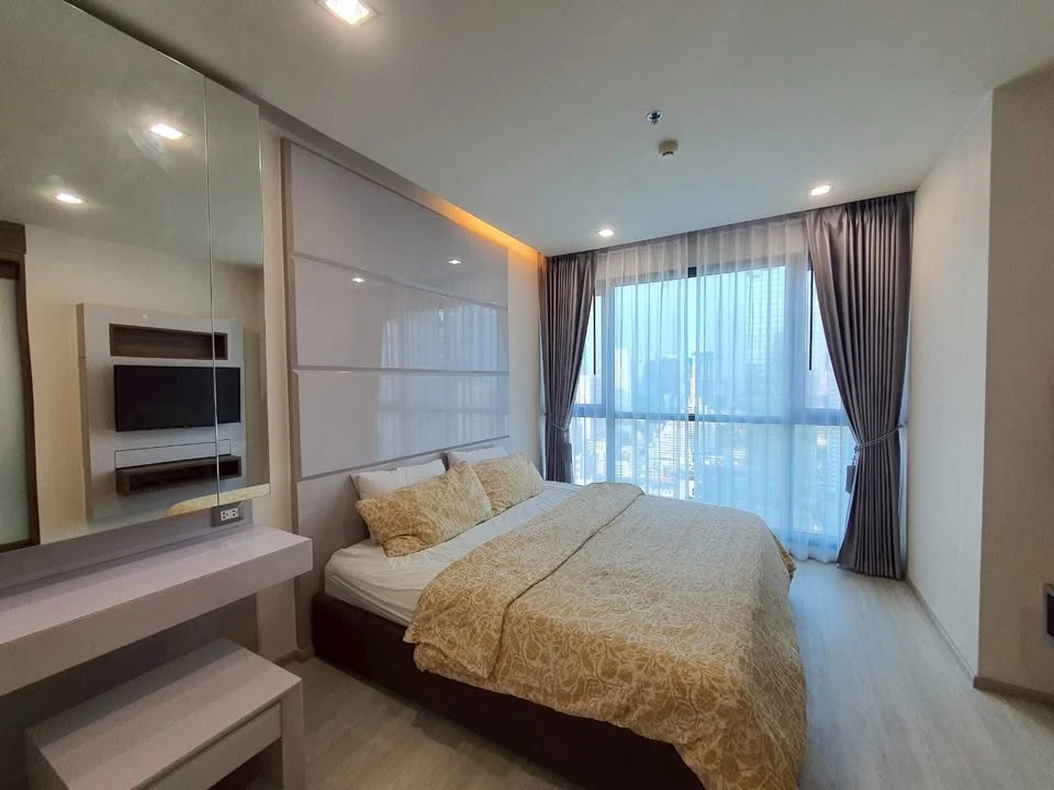 For sale: The Address Sathorn 12, spacious room, comfortable, comes with complete facilities. Good like this, book now, don't miss out!!