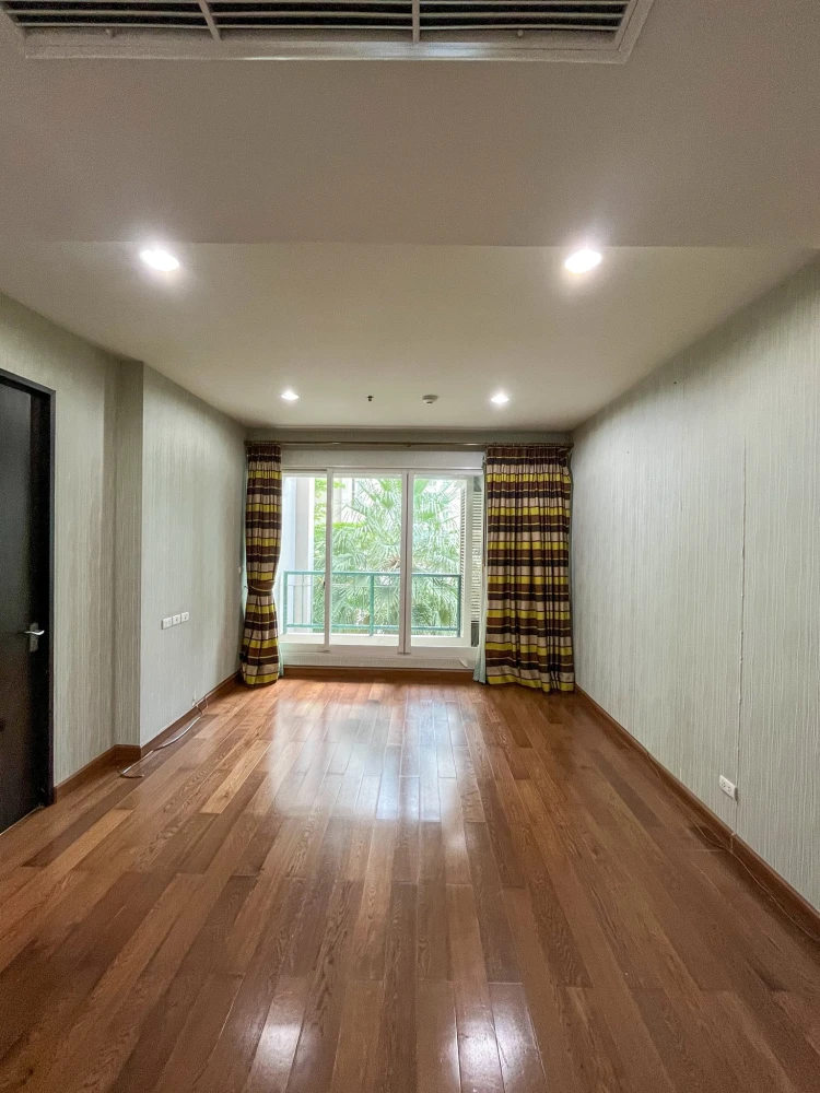 For sale: The Address Chidlom, a nice room, lots of usable space, comes with complete facilities, book now.