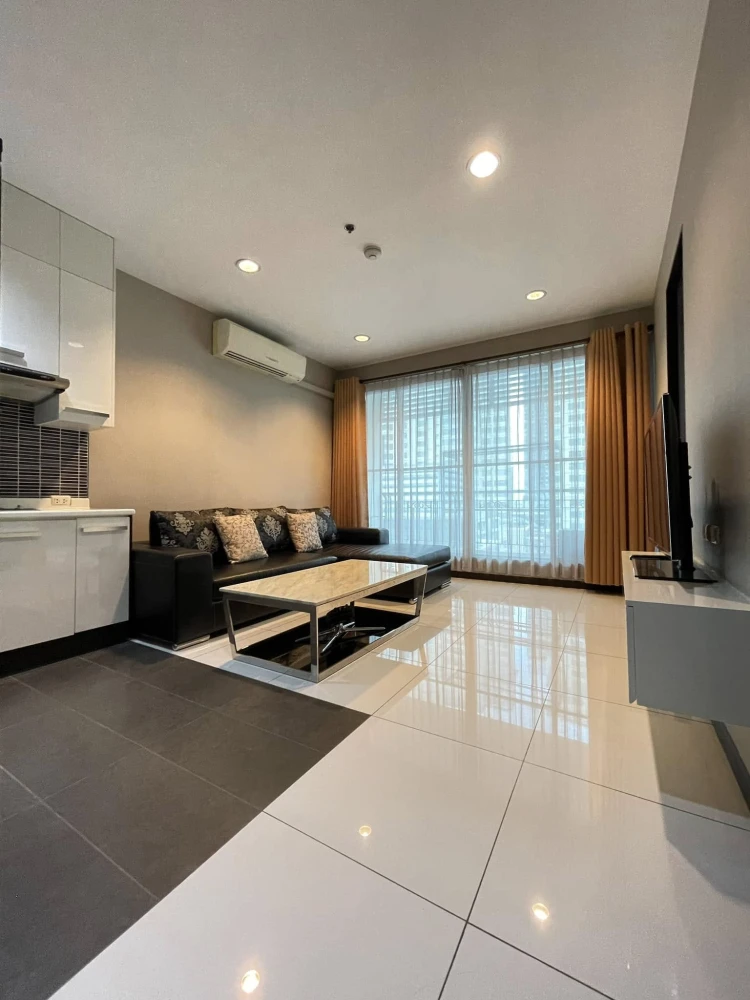For sale: The Address Siam, located in the heart of the city, 9th floor, fully built-in, ready to move in. Book now and you won't be disappointed.