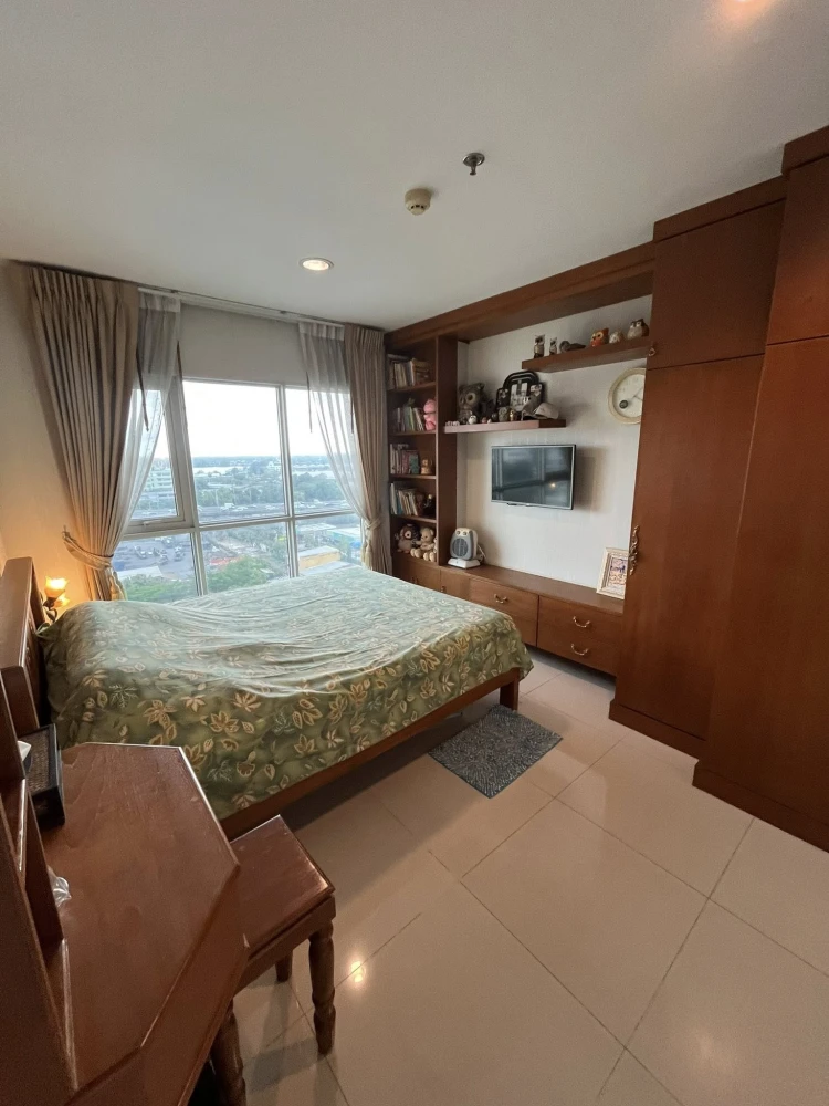 Selling The Aspire Rama 4 condo. Spacious unit with ample usable space, high-quality built-in furniture, beautiful view, and cool interior. Book now!