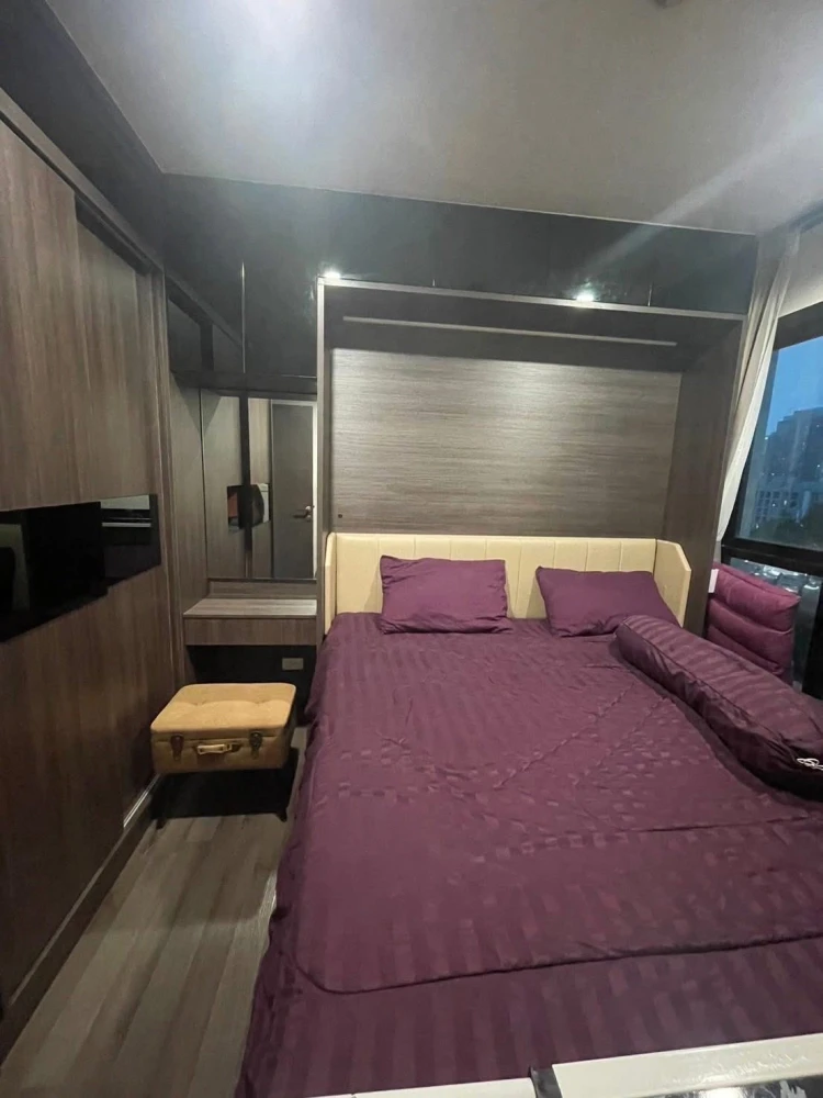 Selling a 1-bedroom unit at The Base Park East, 7th floor, fully furnished with high-quality built-in furniture. Don't miss this opportunity!