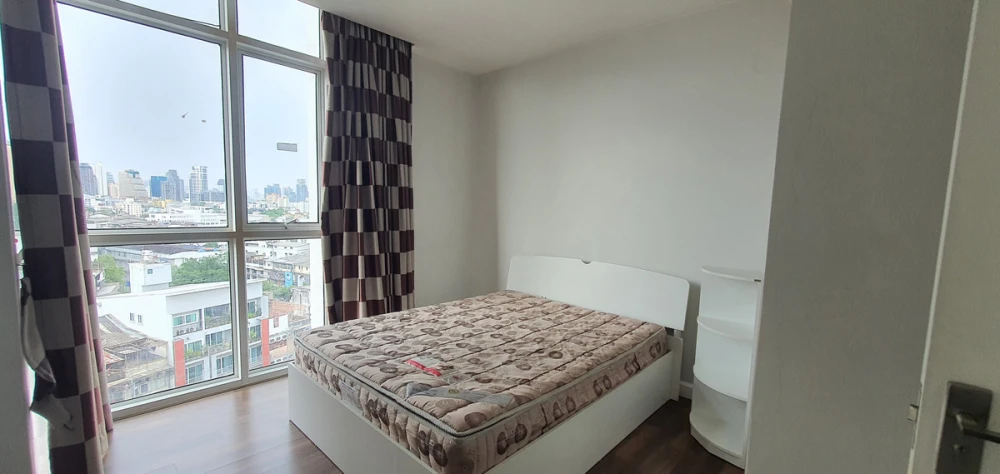 Selling a lovely unit at The Bloom Sukhumvit 71, fully furnished. Book now!
