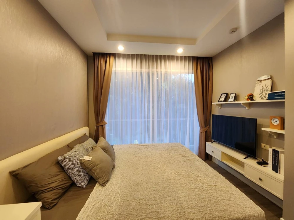 Selling ready-to-move-in condos at The Blu X Bangsaen. Fully furnished and spacious. Book now!