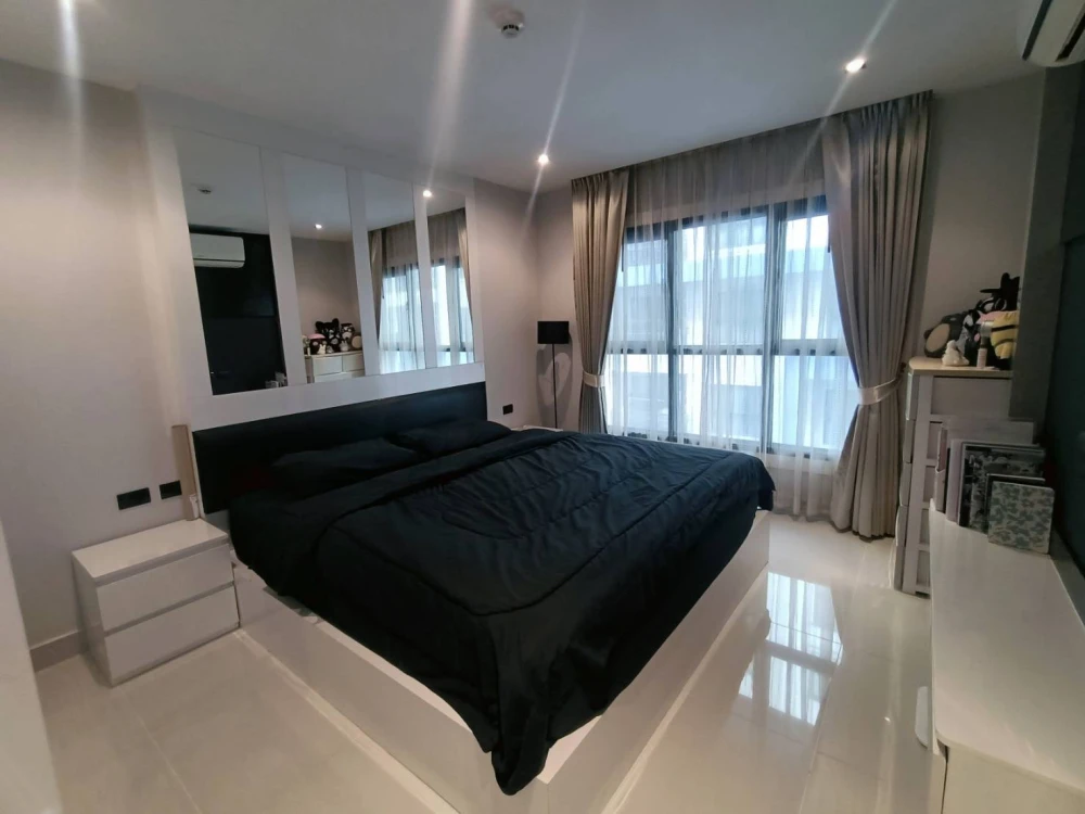 Selling The Blue Residence. Nice rooms, fully furnished, complete with appliances. Book now!