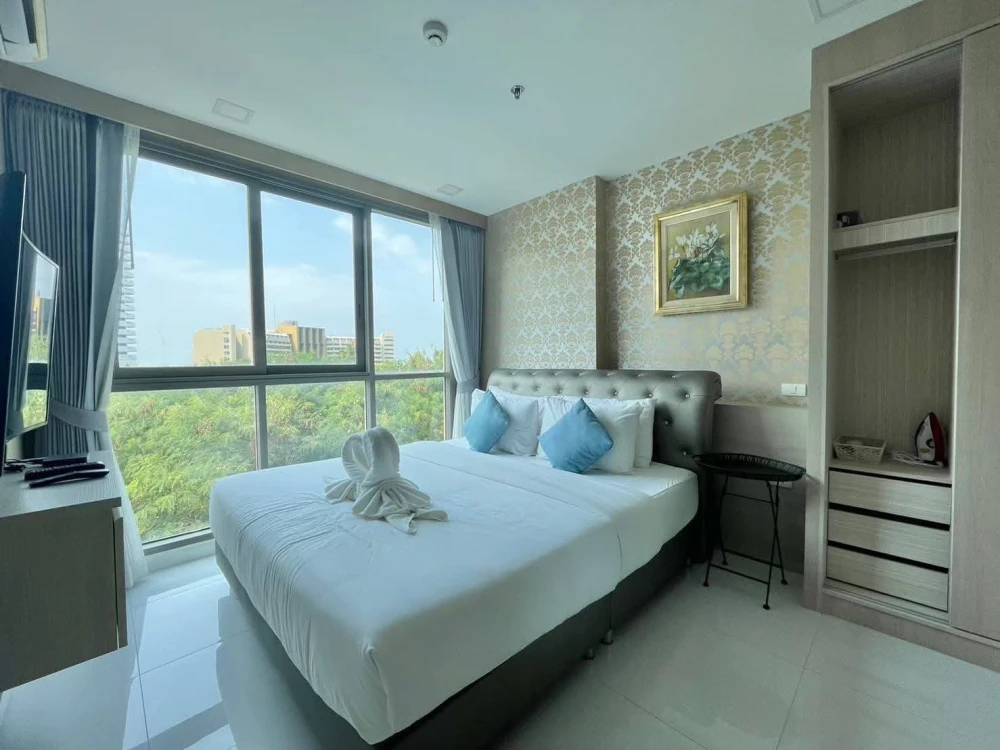 Selling a beautifully decorated condo at The Cloud Pattaya (South Pattaya). It's on the 3rd floor with partial sea view. Ready to move in!