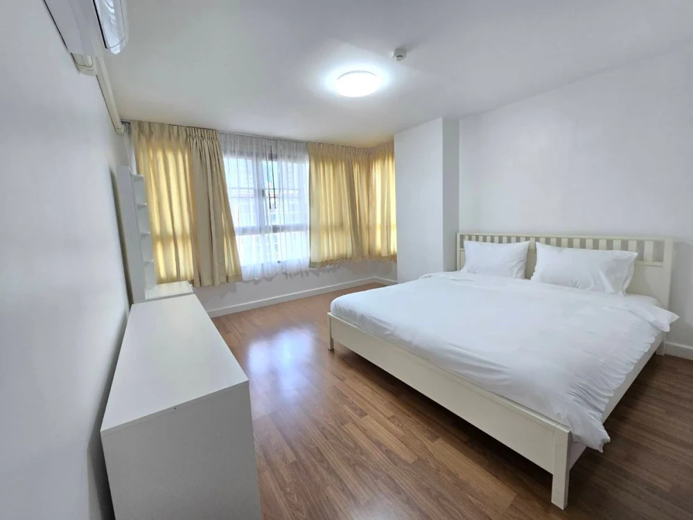 The Clover Thonglor for sale, corner unit with privacy, lots of usable space, fully furnished, reserve now!
