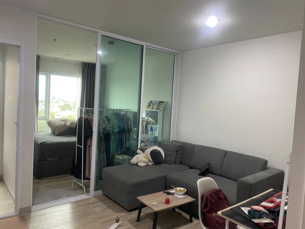 For sale: The Crystal Bliss @ Rattanathibet, empty room, good price, interested in owning one, hurry and reserve now.