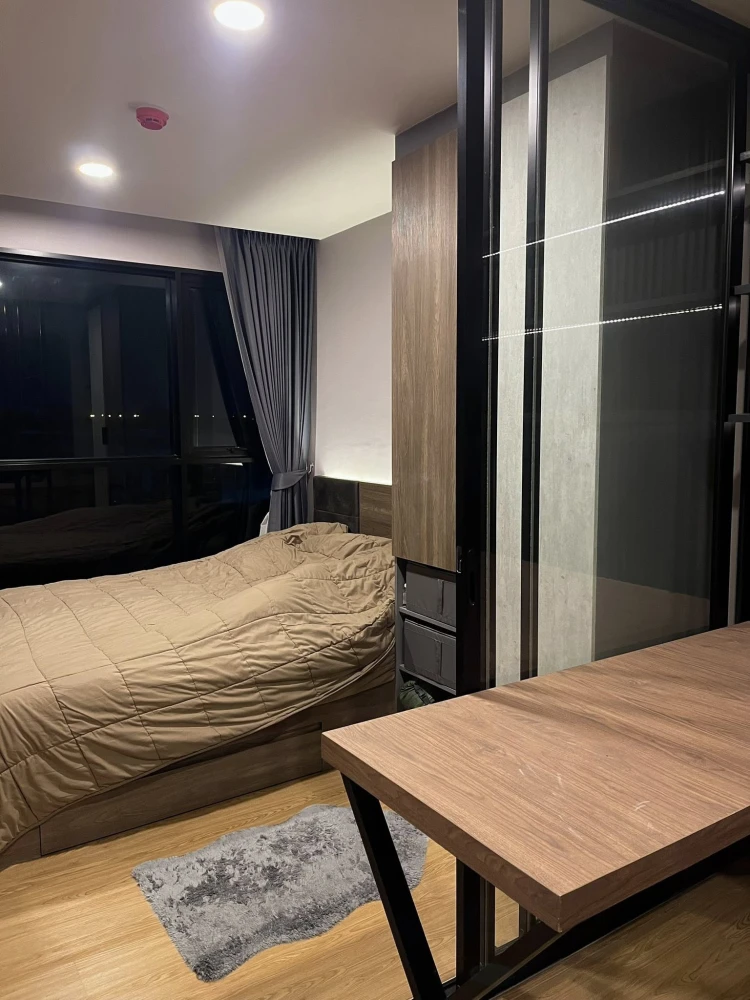 For sale: The Cube Loft Srinakarin-Theparak, a room decorated in a loft style with a tone control, comes with complete furniture and electrical applia