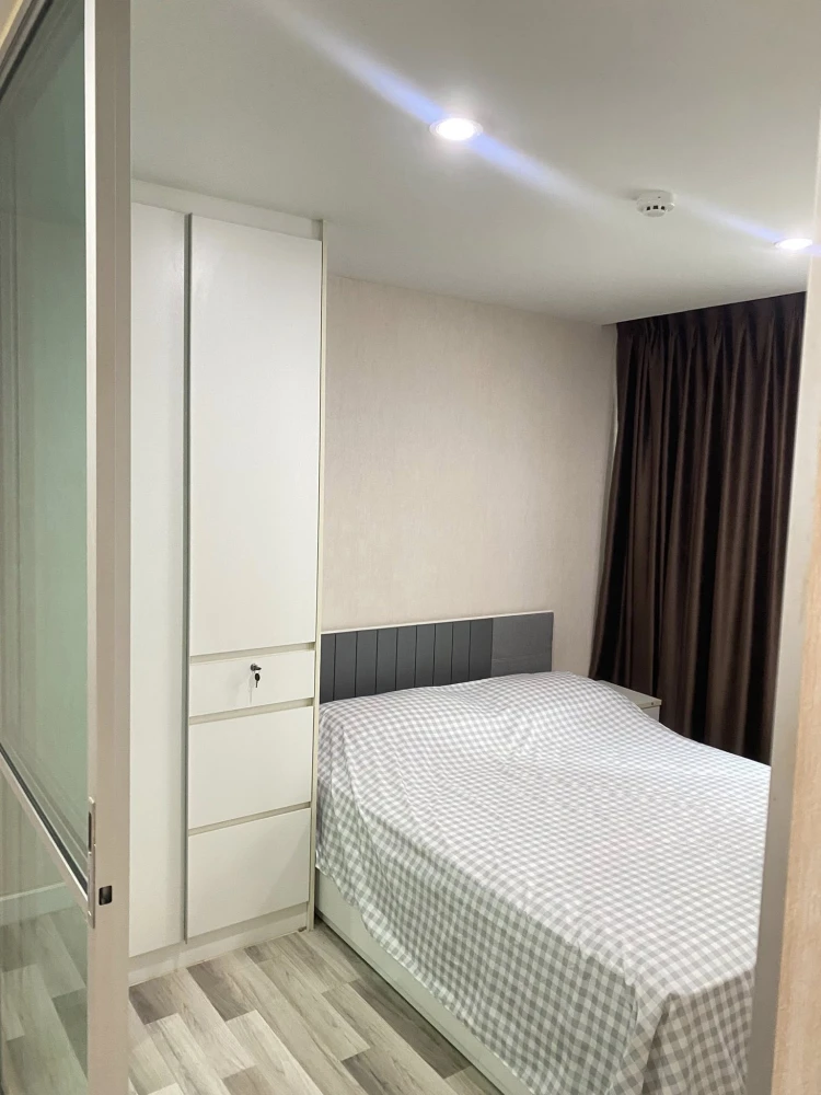 Selling The Cube Plus Chaengwattana, fully furnished, in a prime location. Don't miss out!