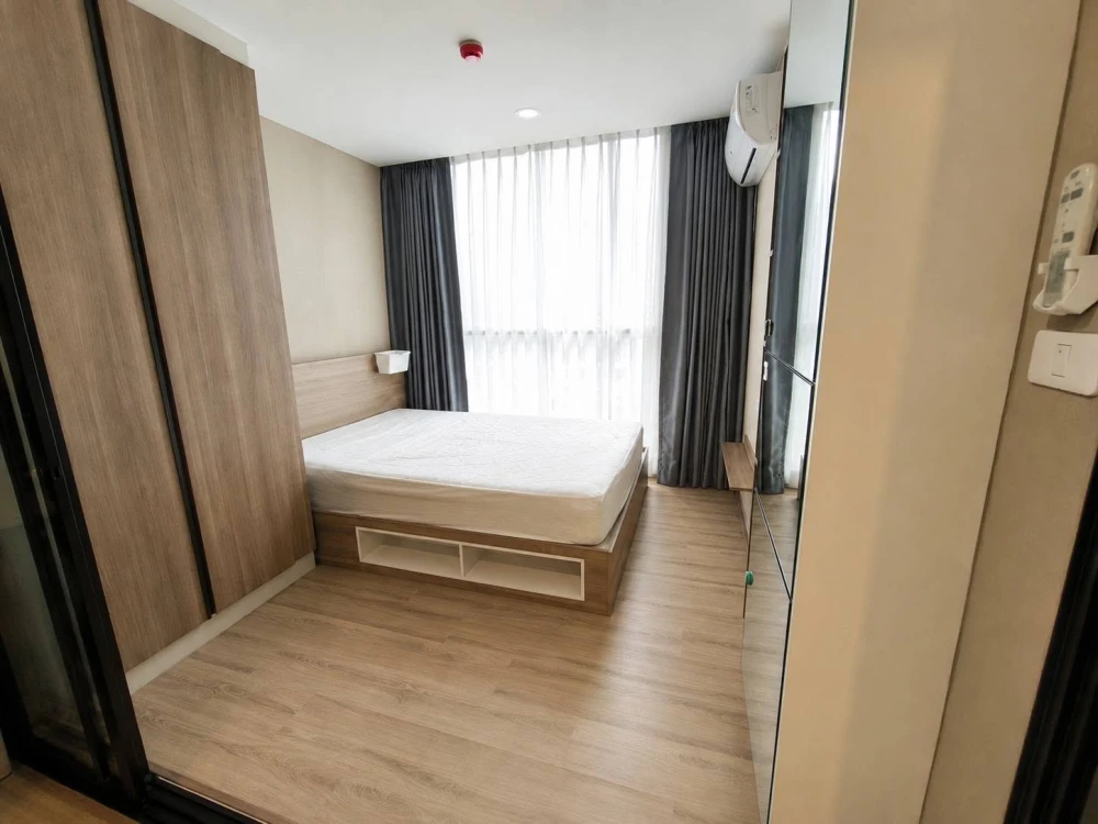 Selling The Cube South, Chaengwattana 15/1. Gets morning sun, not hot in the afternoon, cool breeze. Built-in furniture, ready to move in.