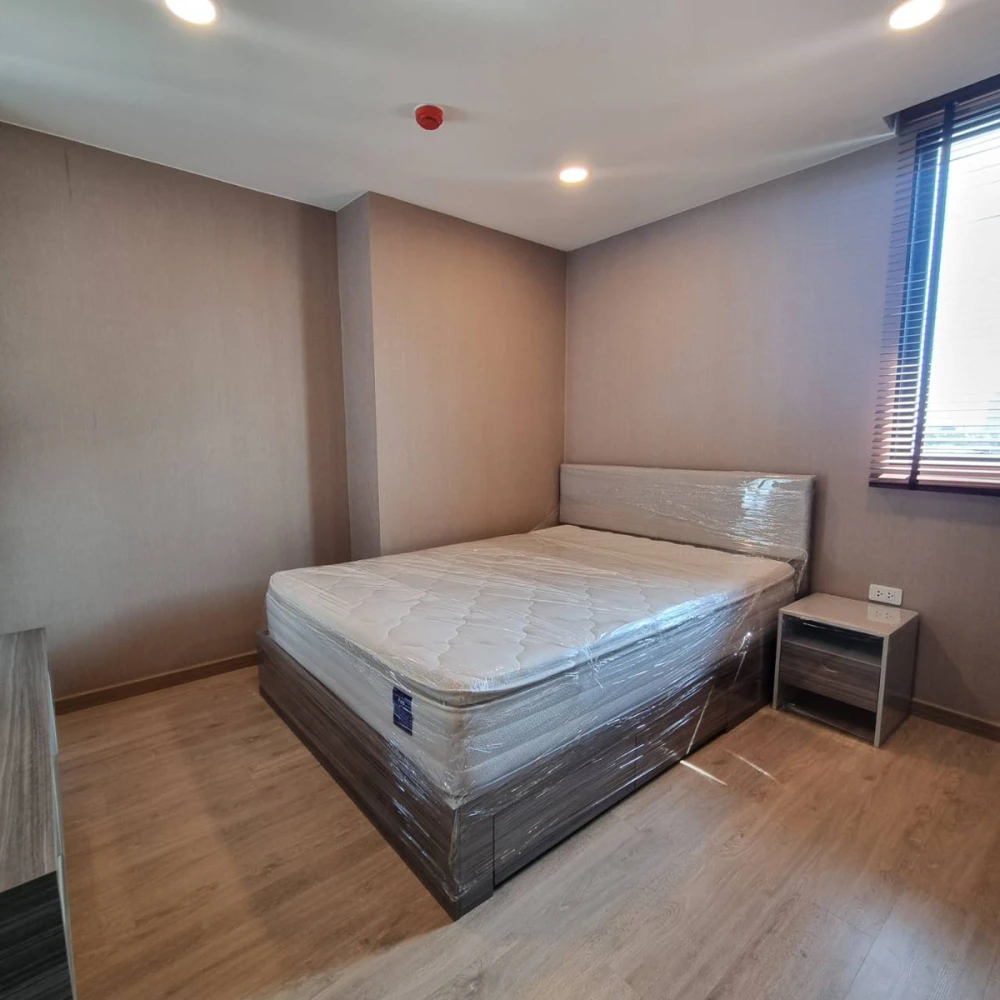 Selling The Cube Urban Sathorn-Chan, 6th floor, corner unit with pool view. Book now!