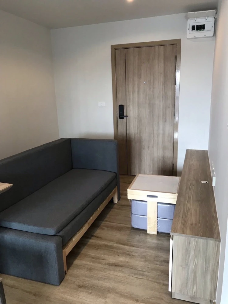 For sale: The Excel Hideaway Sukhumvit 71, Building B, 8th floor. Convenient for traveling, easy to find food. Interested, book now.
