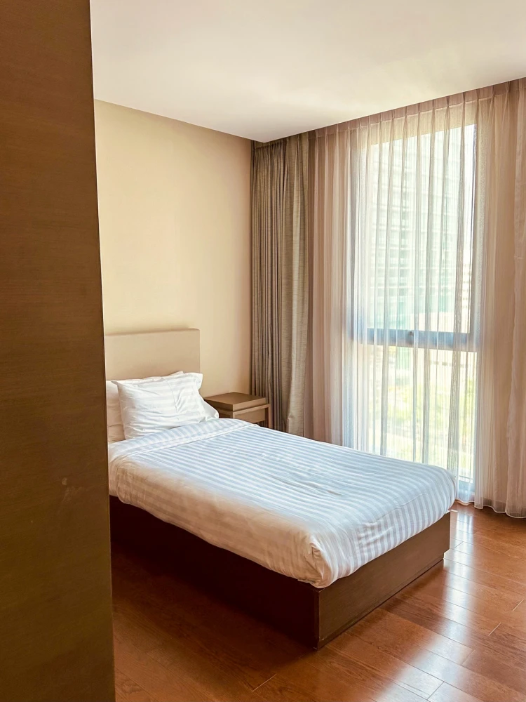 Selling The Hudson Sathorn, 7th floor, 8th unit, pool view, fully furnished, ready to move in. Book now, don't miss out!