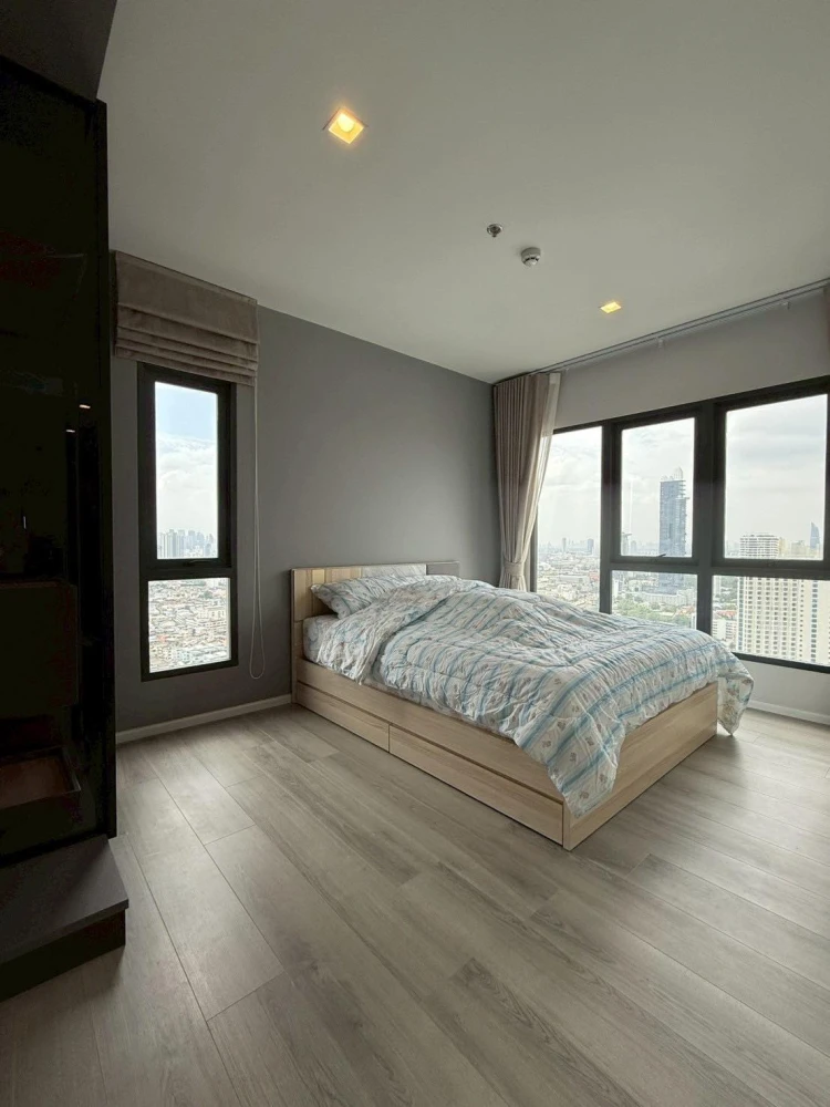 For sale: The Key Rama 3, 2 bedrooms, 2 bathrooms, 34th floor, high view, fully furnished and equipped with appliances. Come and reserve now!