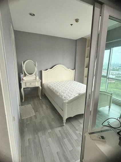 For sale: THE KEY Chaengwattana, corner unit, next to the fire exit, good breeze, good ventilation, no tall buildings blocking the view. Reserve now!
