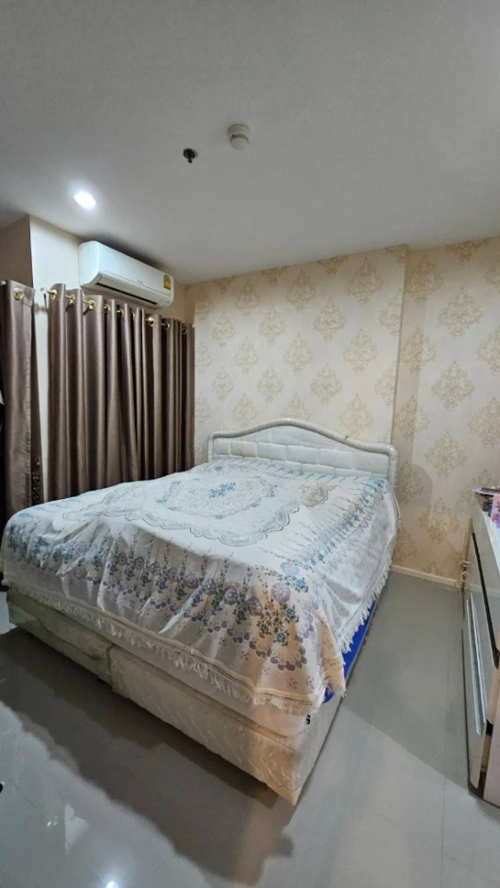 For sale: The Key Sathorn-Charoenrat, 11th floor, fully furnished, nice to live in. If you don't reserve, you'll really miss out.