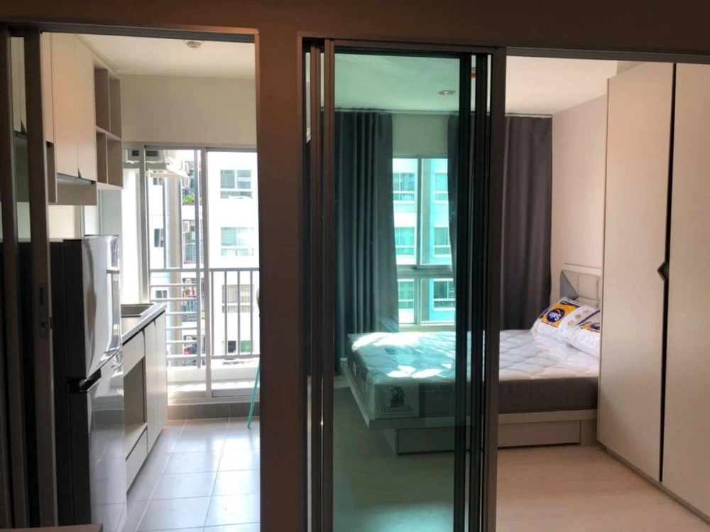 For sale: The Kith Plus Phahonyothin Khukot, a lovely room with complete decorations. Reserve now.