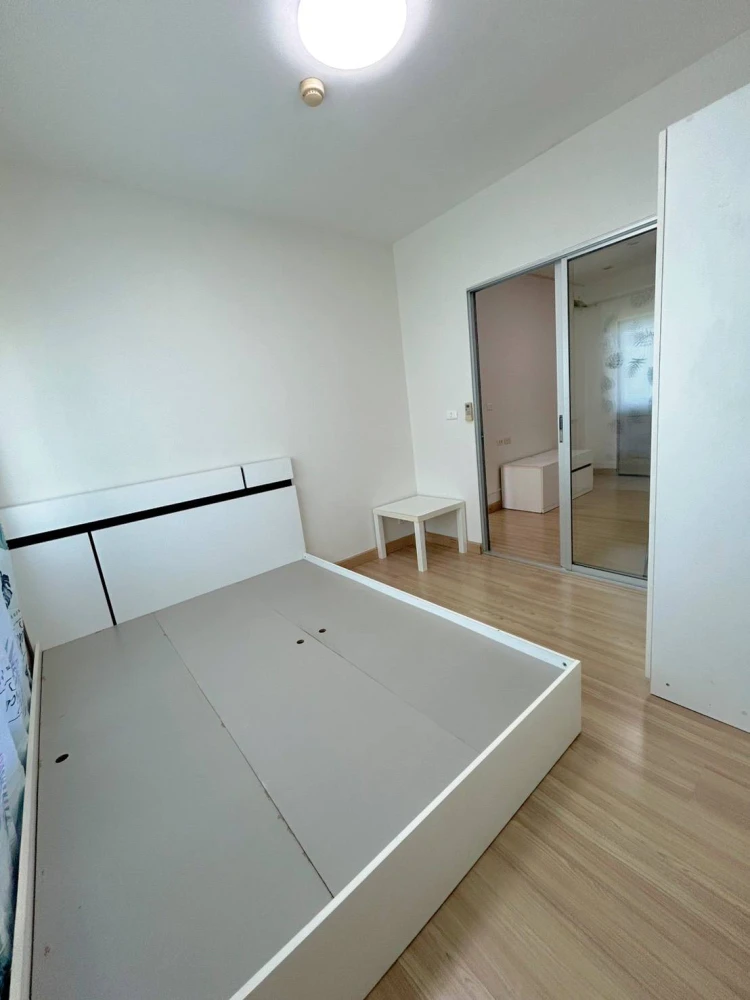 Selling a 2nd floor unit at The KITH Sukhumvit 113. Fully furnished and in a great location. Book now!