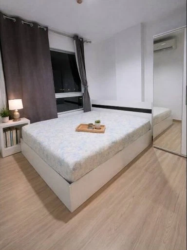 Selling The Kith Tiwanon. Peaceful and serene, adjacent to the building's garden for walking around. Unobstructed views from the condo. Don't miss out
