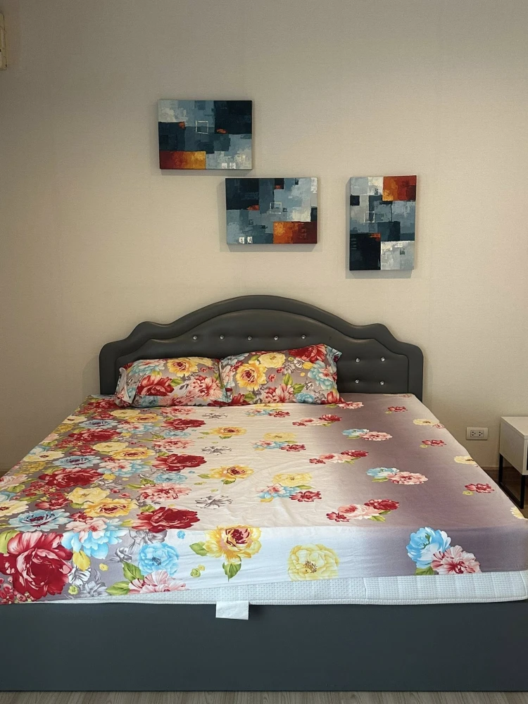 For sale: The LightHouse Sathorn-Chareonnakorn, high floor unit with furniture and appliances. Don't miss out on this great deal! Reserve now!!!