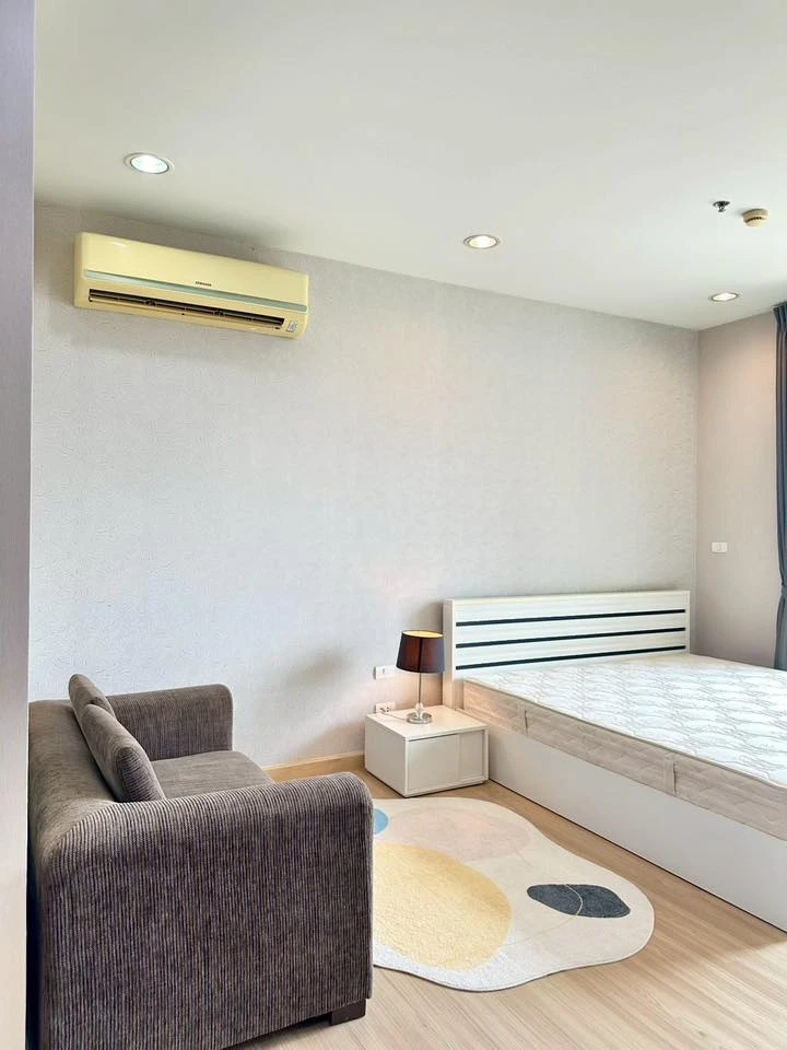 Selling studio apartment at The LightHouse Sathorn-Chareonnakorn. Great location, convenient transportation, fully furnished. Book now!