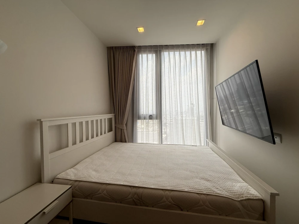 Selling a 1-bedroom unit at The LINE Phahol-Pradipat, 26.88 sq.m., on the 35th floor. Very high floor, excellent ventilation. You can't miss this oppo