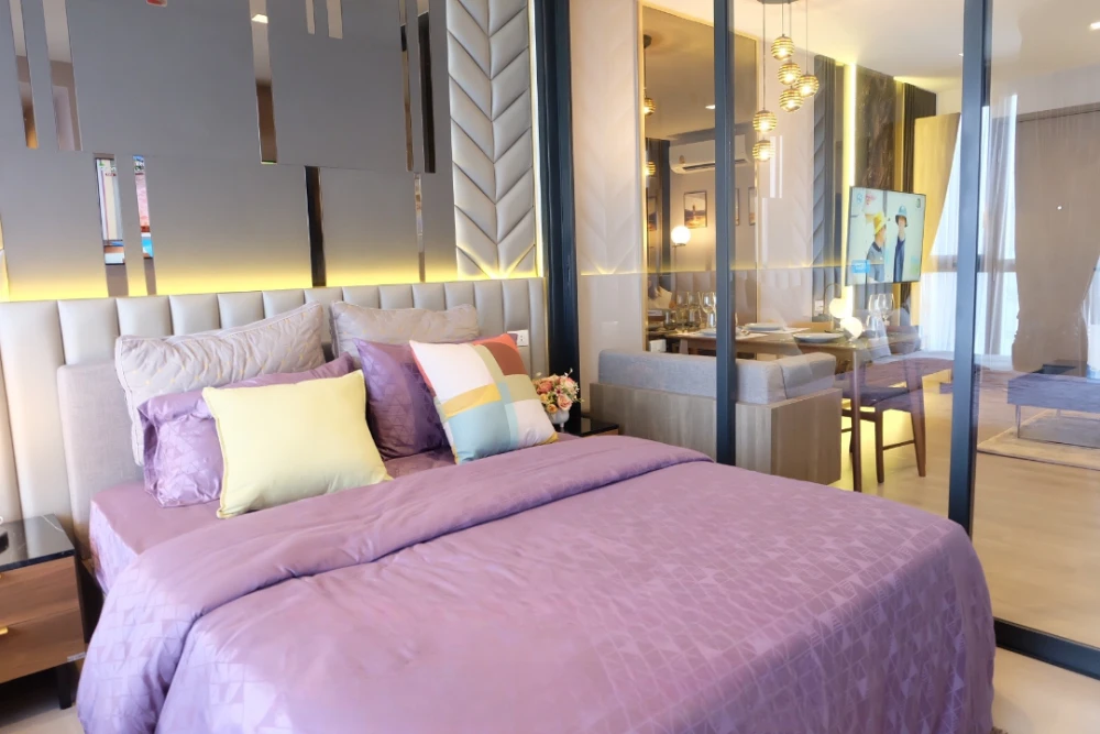 Selling a 41.04 sq.m. unit at The LINE Phahonyothin Park. Fully furnished with built-in furniture and all appliances included. Don't miss out!