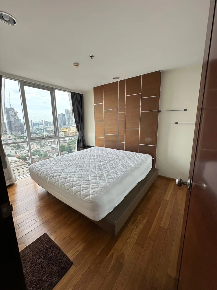 Selling The Line Phahonyothin Park condo. Ready to move in, fully furnished, high floor, spacious unit. Book now!