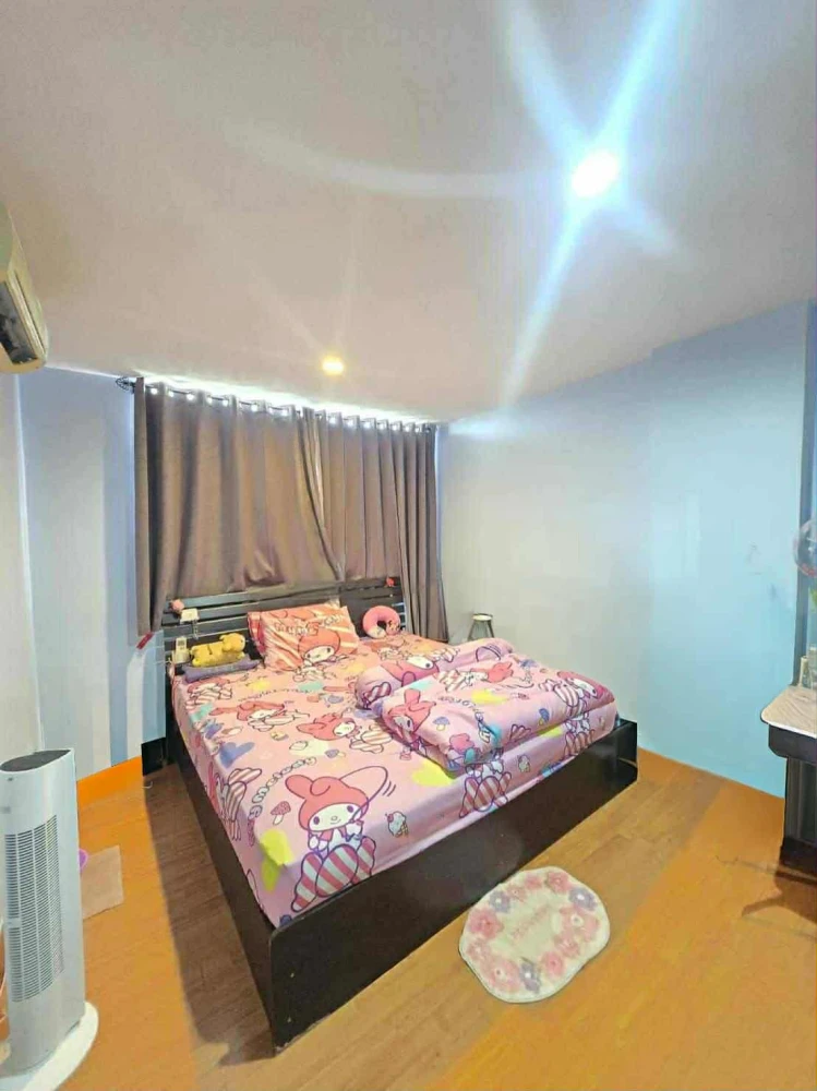 For sale: The Log @ Sukhumvit 101/1, 8th floor (top of an 8-story low-rise building), quiet, private, not crowded, reserve now.