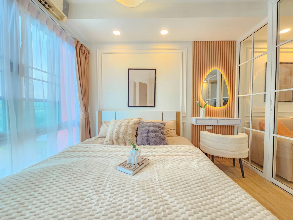 Selling The Log 3 Sukhumvit 101/1. Beautifully decorated unit with a nice balcony, ready to move in.