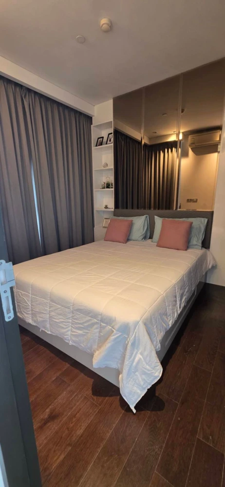 For sale: The Lumpini 24, 17th floor, great view, comes with complete furniture and appliances. Buy now, great value.