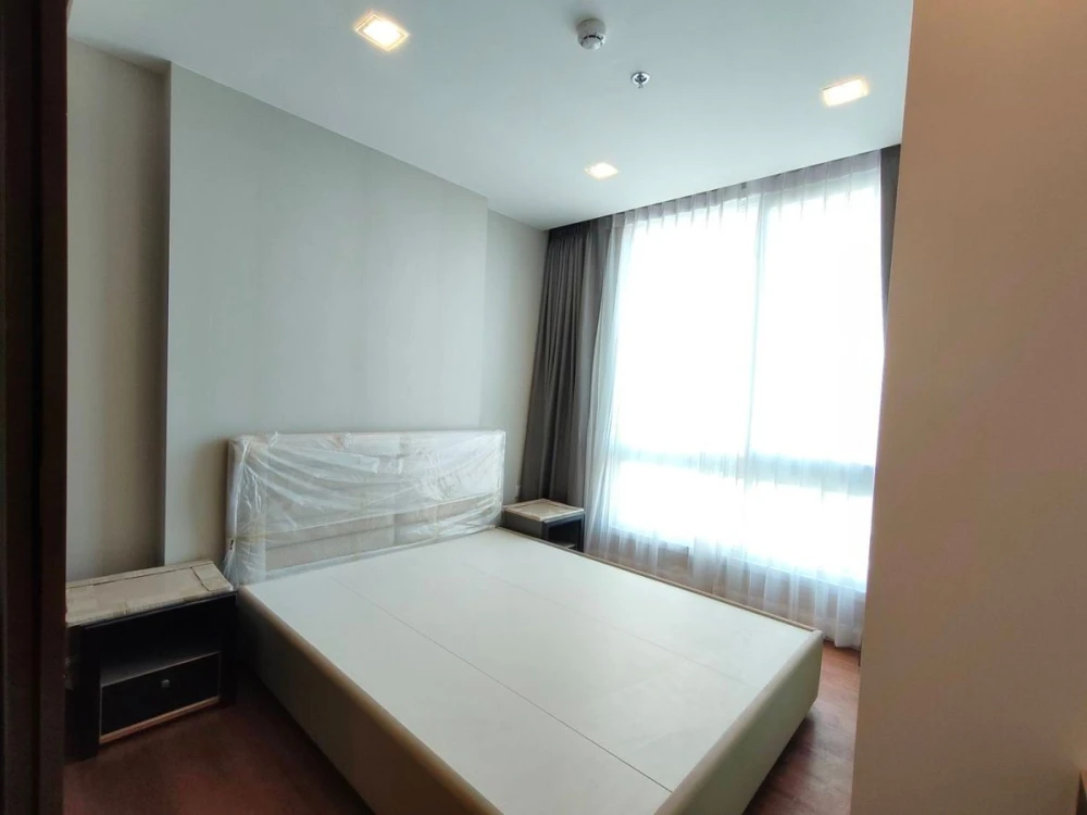 Selling a spacious and comfortable unit at The Metropolis, 17th floor. Interested in owning one? Book now!