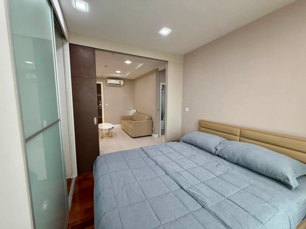 Selling 1-bedroom units at The Metropolis, fully furnished and with complete amenities. Book now!