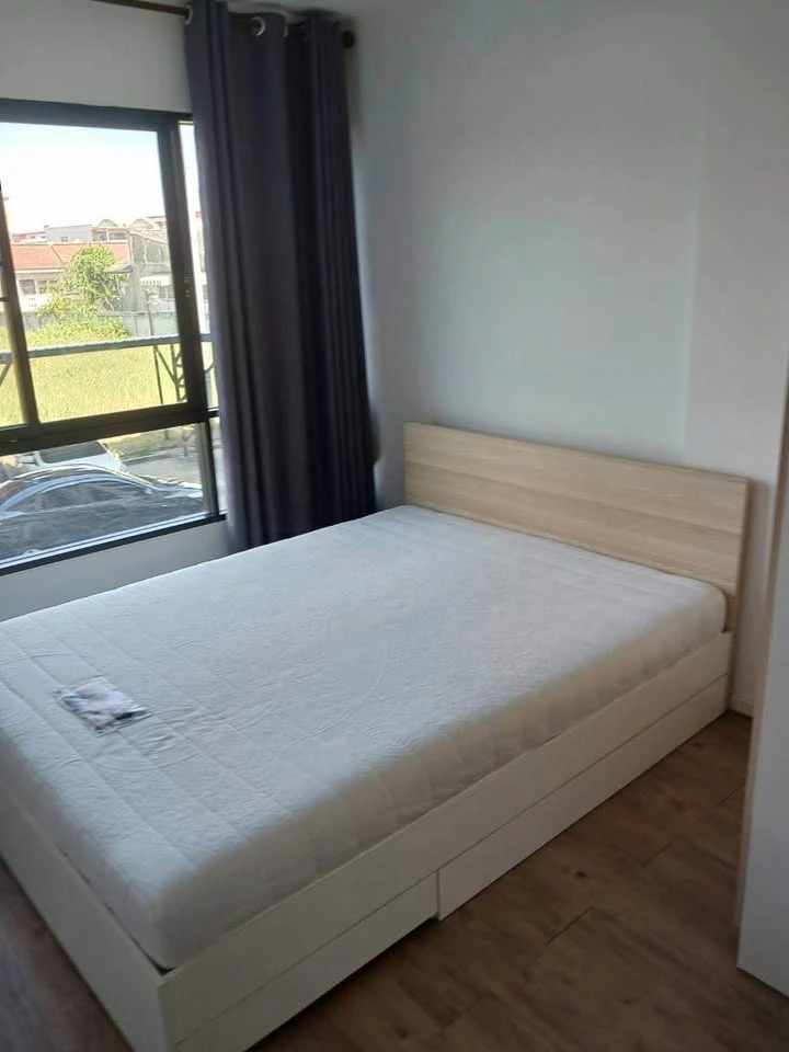 For sale: The Midd Condo, a nice room, good location, comes with complete facilities. Don't miss out on this great deal.
