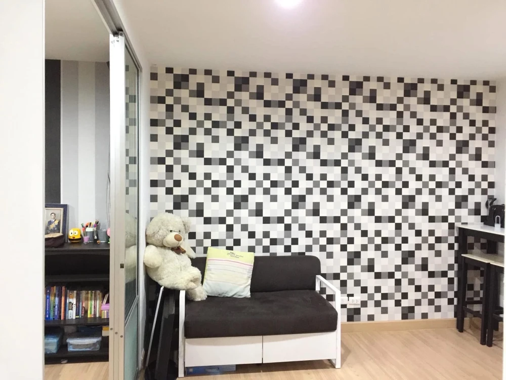 For sale: The Niche ID Ladprao-Wanghin, a lovely room with beautiful wallpaper and complete amenities. Reserve now!