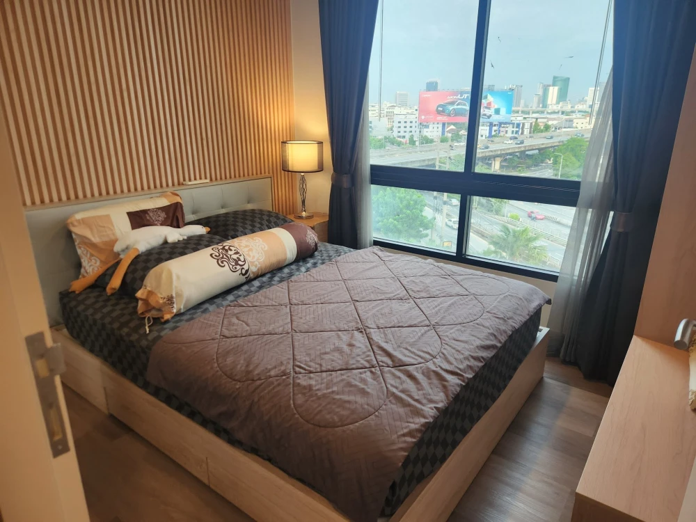 Selling The Niche Mono Ratchavipha, fully furnished unit with beautiful built-in furniture in a warm wood tone. Includes all furniture and appliances,