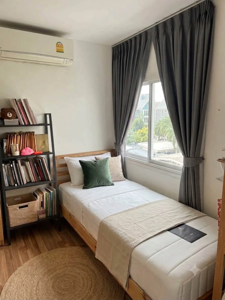 Selling The One Plus D Huamak 12, corner unit, less crowded, great location, fully furnished. Book now!