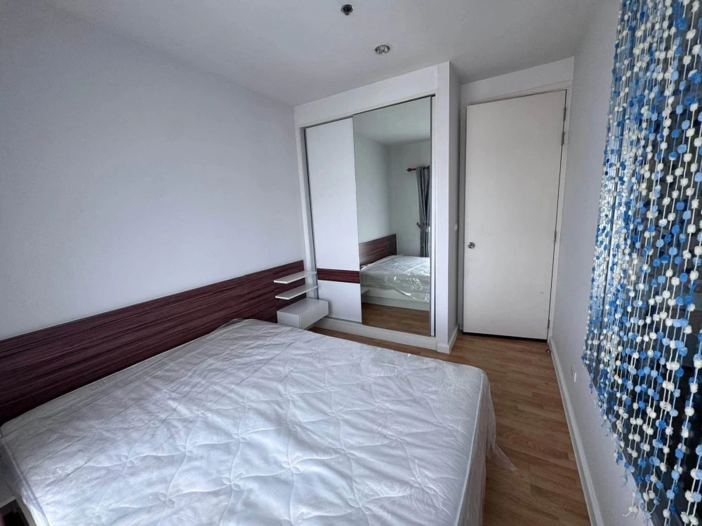 Selling The Parkland Ngamwongwan-Khaerai condo. High floor, unobstructed view, no buildings blocking the view. Excellent location. Don't miss out!