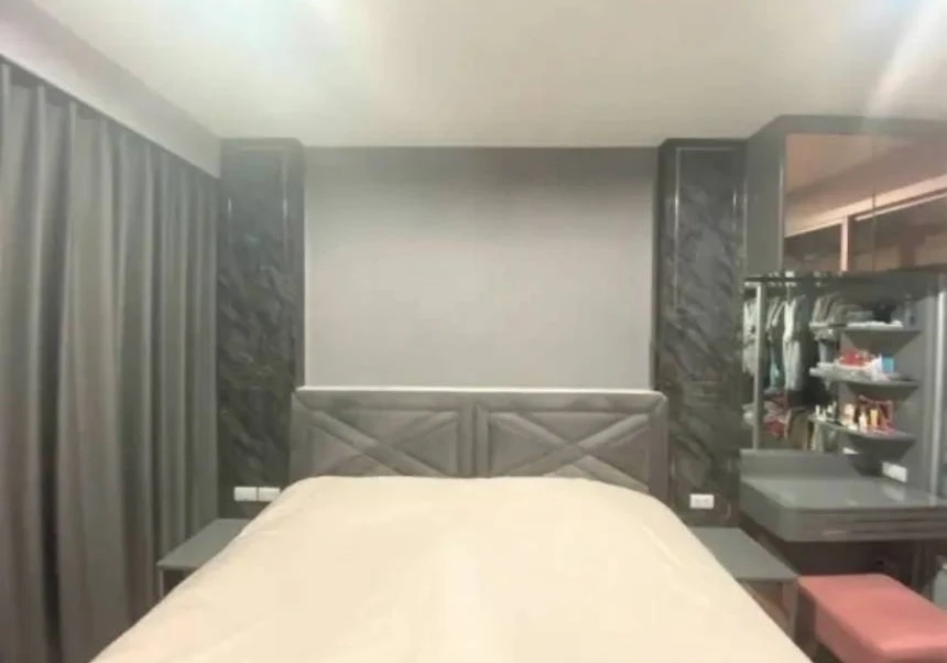 Selling a high-floor unit at The Parkland Charan–Pinklao. Fully furnished – just bring your belongings and move in!