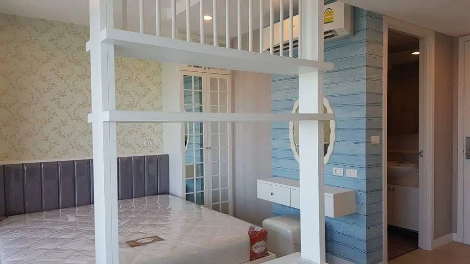 Selling The Patio Bangsaen. Beautifully decorated unit with high-quality wallpaper and complete furnishings. Book now!