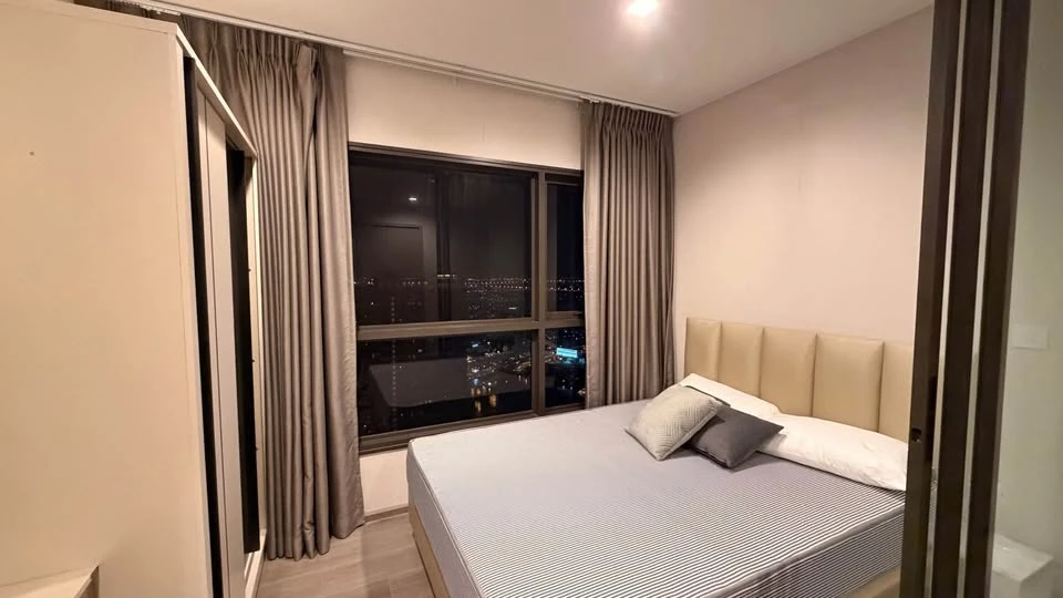Selling The Politan Aqua, corner unit, million-dollar view, high floor, good ventilation, private, minimal noise. Book now!